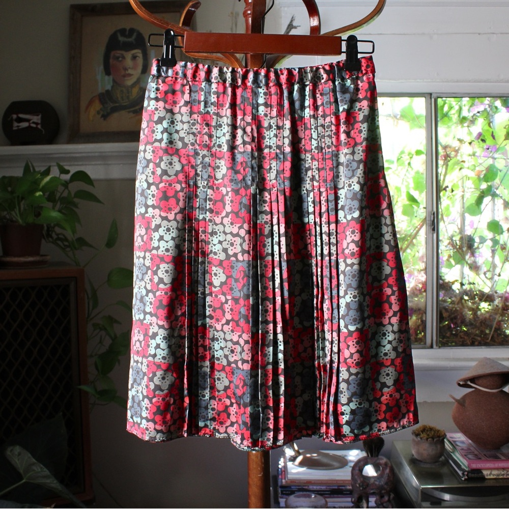 Marc Jacobs Silk Floral Skirt – Retro Print, Pleated, Knee-Length – Size 2